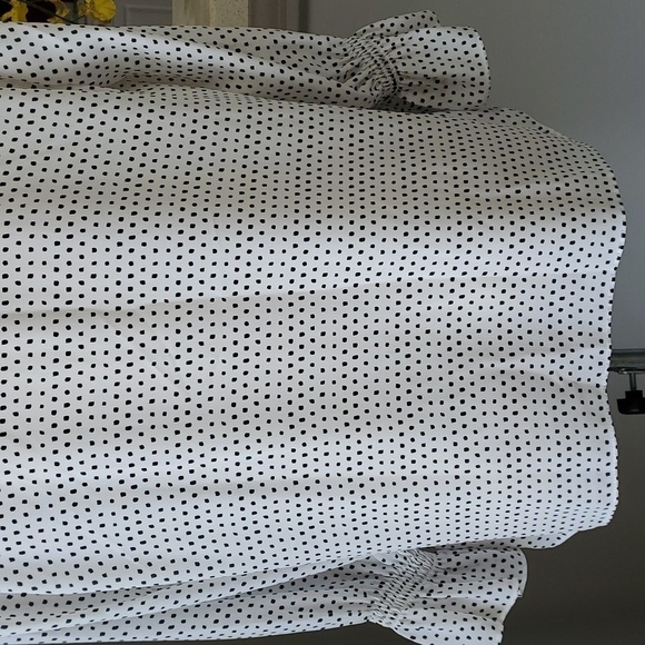 HOBBS, black and white polkadot size 14 blouse. Long sleeves with ruffle… - Picture 8 of 9